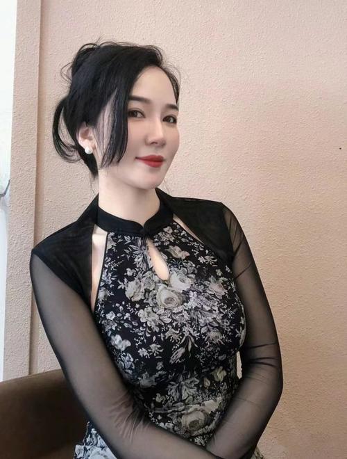为您生成一个SEO标题，包含3个长尾关键词：

**欧美人妻与日韩人妻魅力对比：文化差异、婚姻观念与颜值穿搭深度解析**

（注：长尾关键词：欧美人妻魅力、日韩人妻穿搭、婚姻观念差异）