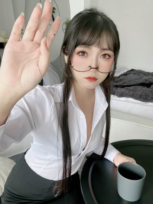 根据“午夜极速VA一区二区”生成一个SEO标题，包含3个长尾关键词：

**标题：午夜极速VA一区二区高清资源汇总，畅享极速观影体验与独家内容推荐**

（长尾关键词1：午夜极速VA高清资源；长尾关键词2：极速观影体验；长尾关键词3：一区二区内容推荐）