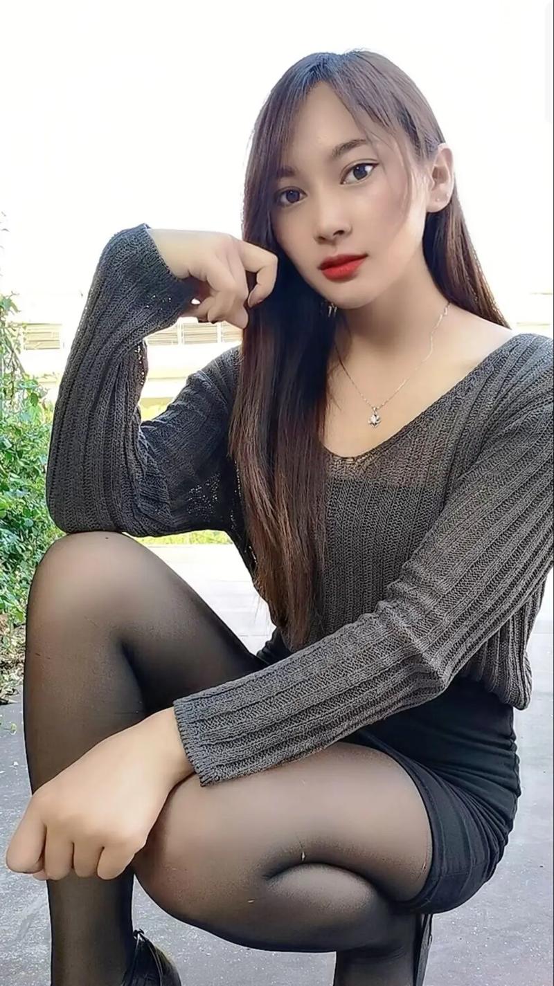 亚洲自由成熟少妇的独立生活美学与情感智慧｜长尾关键词：熟龄女性自我成长、自由职业妈妈日常、亚洲中年女性时尚穿搭