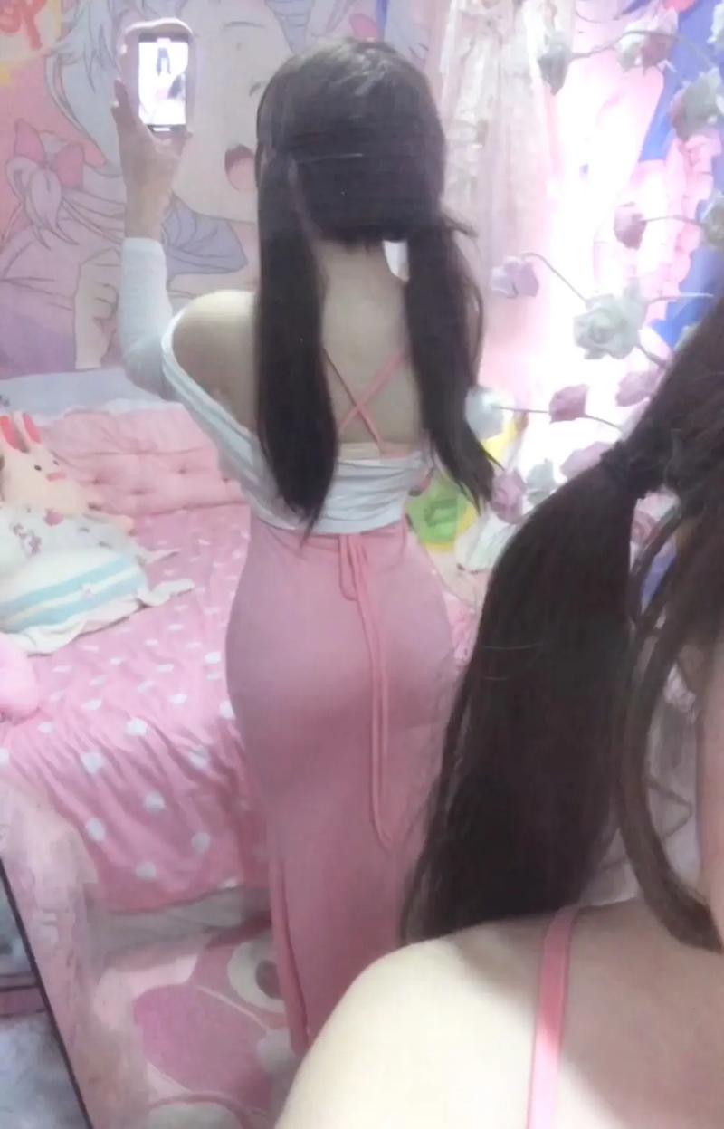 一边亲胸一边摸一边揉打扑克的相关介绍